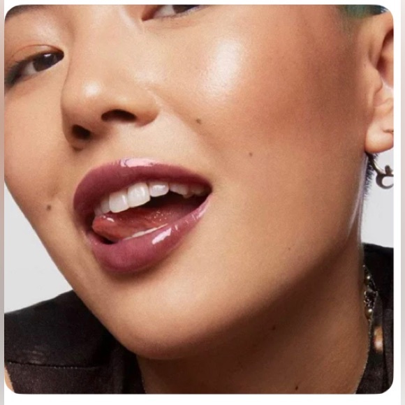 MILK Odyssey Hydrating Non-Sticky Lip Oil -  VOYAGE - Picture 3 of 5